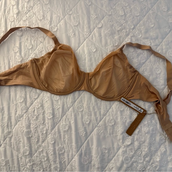 SKIMS Tan Full-Coverage Bra with Adjustable Straps - Picture 2 of 3